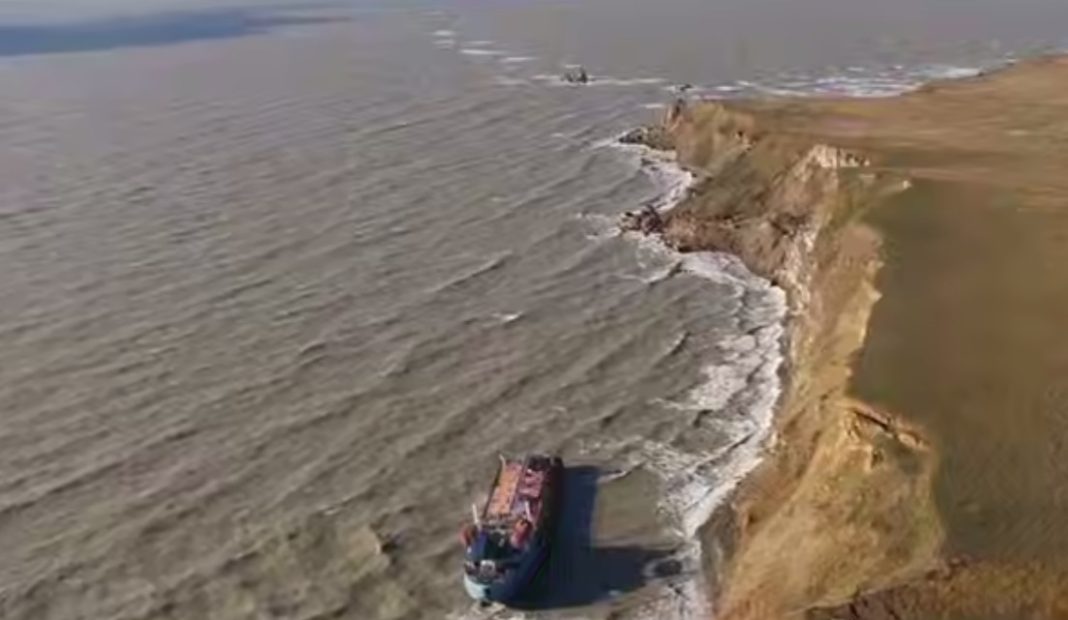 Крушение танкеров в шторм: в четырех населенных пунктах Краснодарского края введен режим ЧС