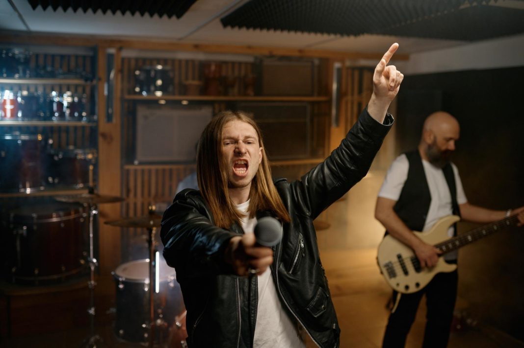 Напал и сбежал: сочинец ответит в суде за драку в караоке-клубе