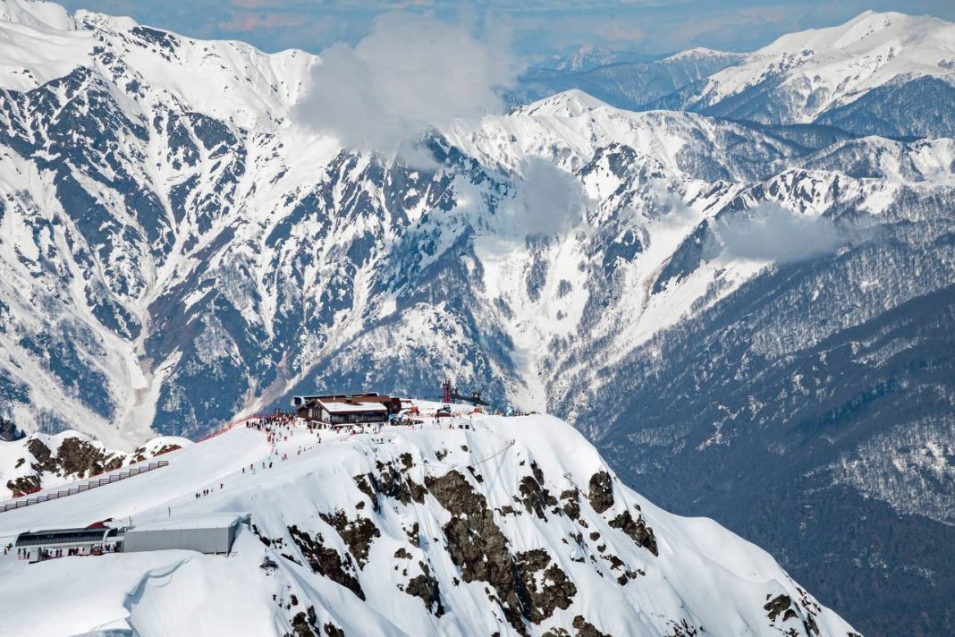 Сильный снегопад ожидается в горном кластере Сочи до конца суток
