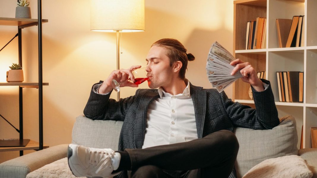 Пил, избил, ограбил, прокутил: полицейские поймали злоумышленника при попытке вернуться в Сочи