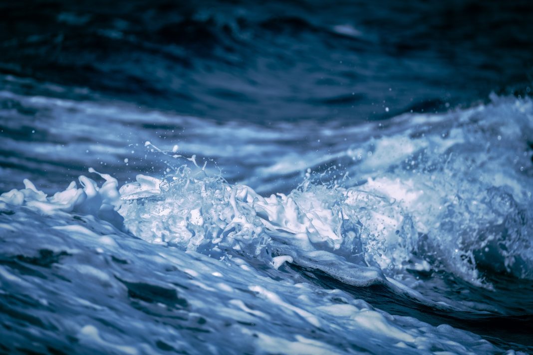 Четырехбалльный шторм и сильный ветер: погода в Сочи испортится в ближайшие сутки