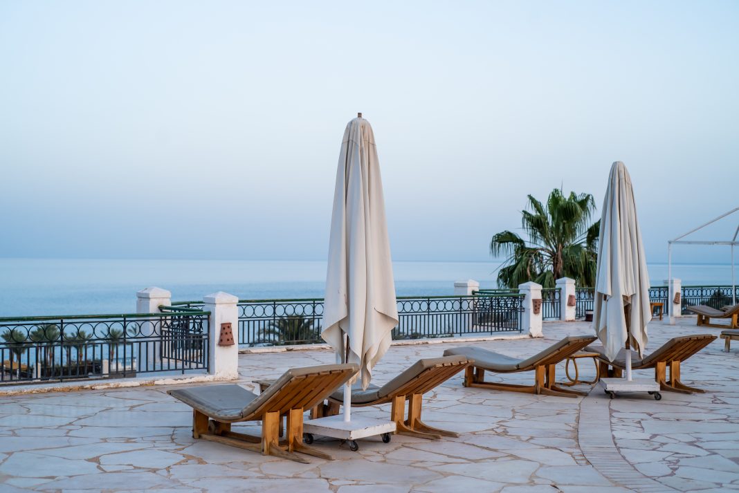 Разлив мазута в Черном море не пугает туристов: они активно бронируют билеты на курорты Краснодарского края