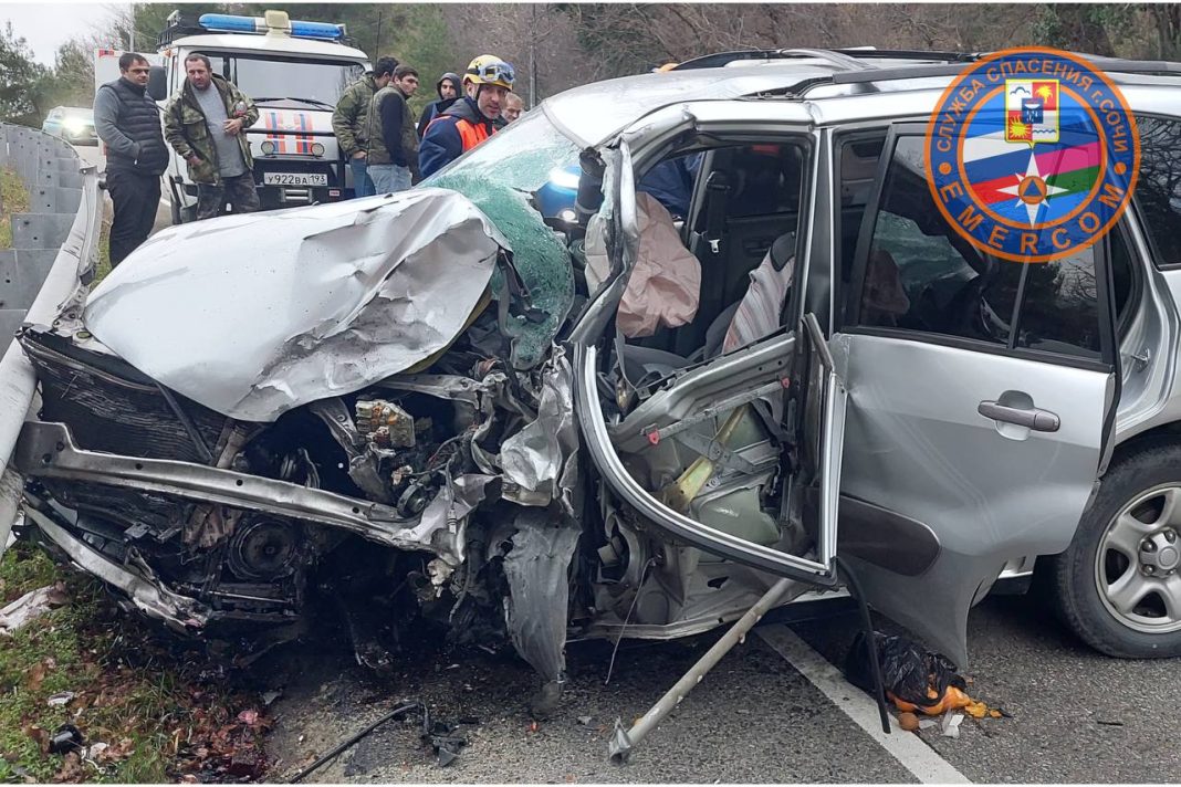 Громкая авария с рейсовым автобусом в Лоо: что известно к этому часу