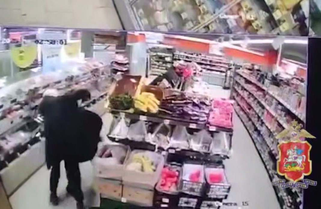 Кровавая резня в подмосковном супермаркете попала на видео: задержан 20-летний нападавший