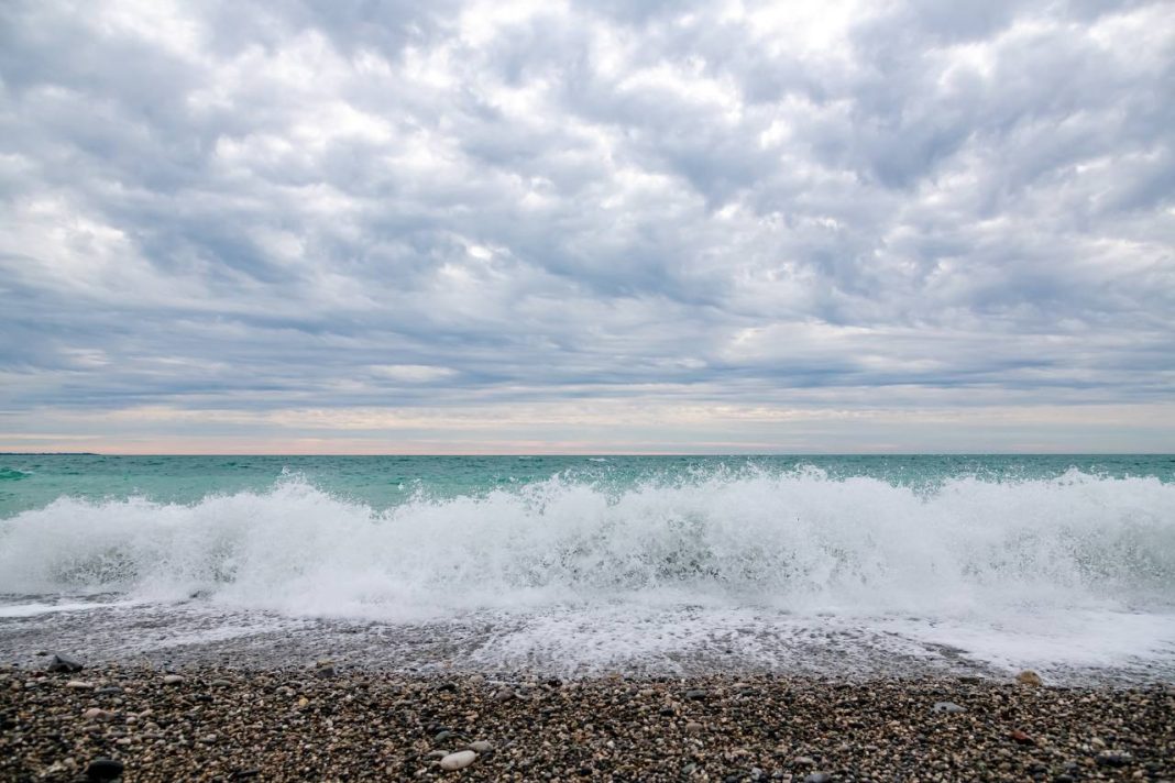 Зимние пляжи в Сириусе открылись после шторма