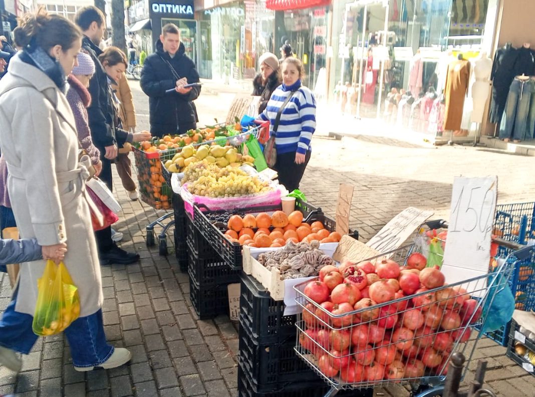 Незаконных торговцев оштрафовали в Сочи за год на 15 миллионов рублей