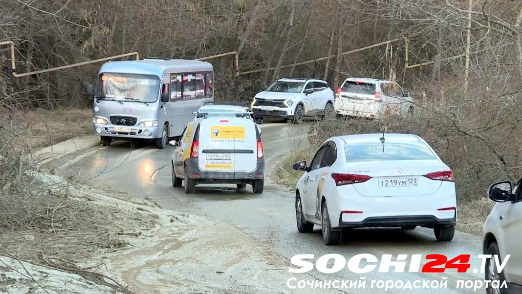 Сель угрожает проезжей части: что сейчас происходит на Вишнёвой