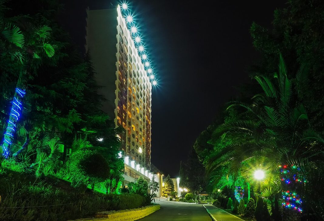 В Сочи выбрали подрядчика для демонтажа корпусов санатория МВД «Искра»