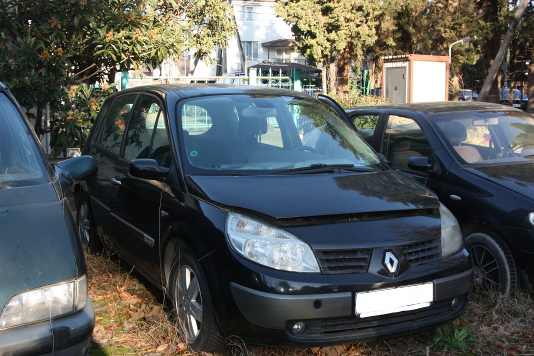 Конфискованные BMW, Lexus и Renault передала Минобороны сочинская таможня