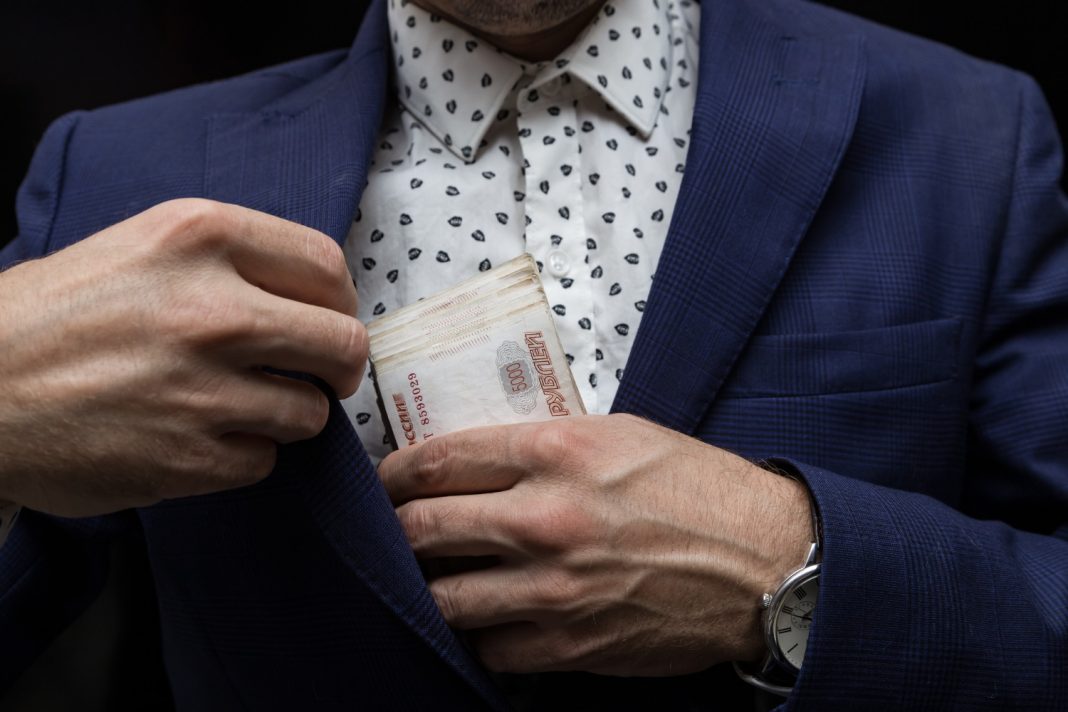 27 потерпевших и 6 млн рублей ущерба: в Сочи судят интернет-мошенника