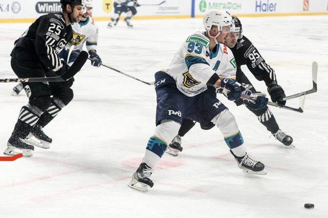 ХК «Сочи» встретился на льду с давним соперником: счет матча с ХК «Трактор»