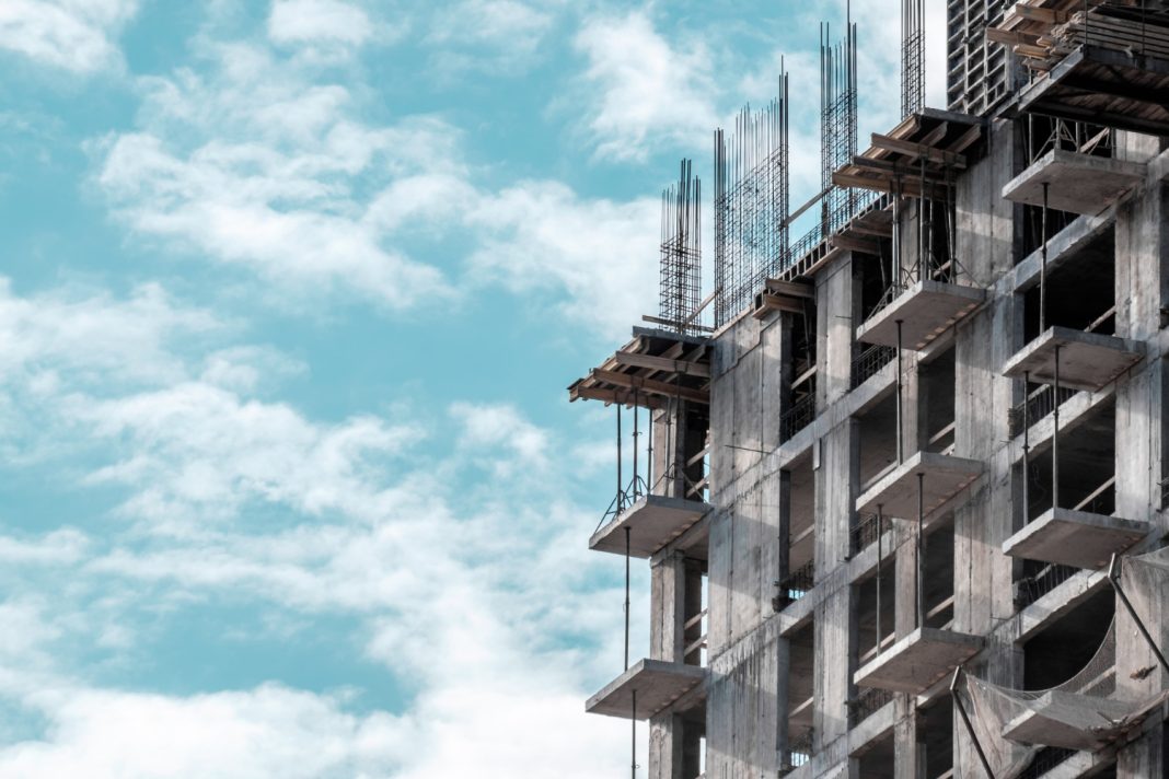 Судебные приставы наложили запрет на стройку в Сочи в зоне оползня