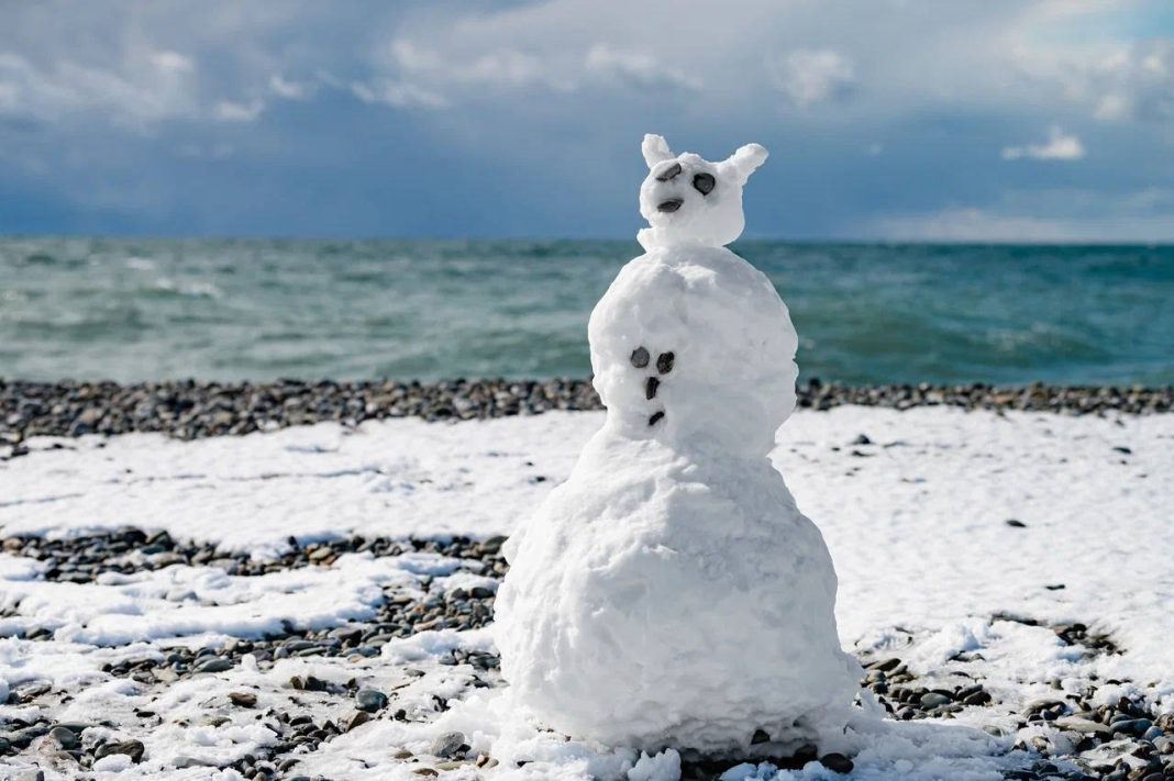 Снег, заморозки и шторм на море: в Сочи сохраняется неблагоприятный прогноз погоды