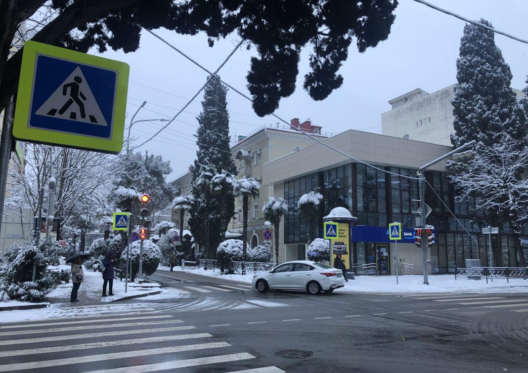 Мокрый снег и гололед на дорогах: синоптики рассказали о грядущем ухудшении погоды в Сочи