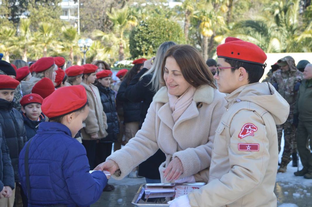 Ряды сочинской «Юнармии» пополнили больше 200 человек: церемонию провели на площади Искусств