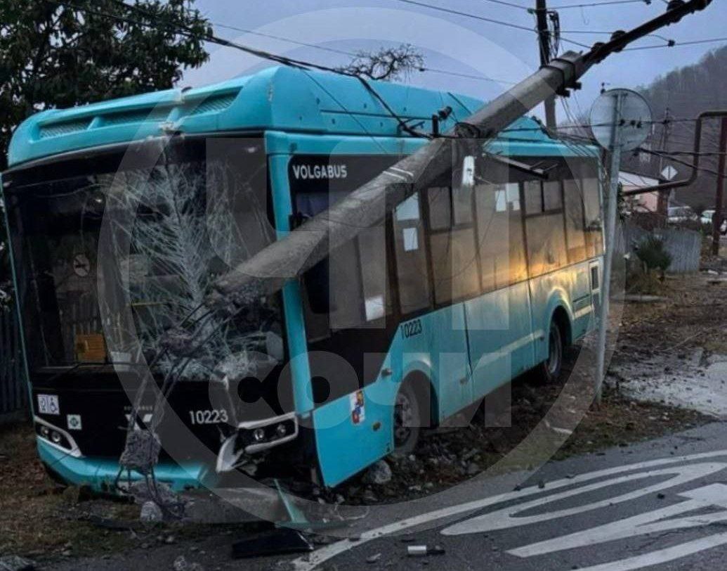 Один из новых автобусов, поступивших на баланс Сочи, разбился: что произошло