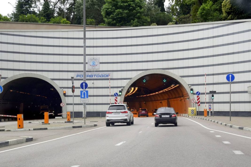 Водитель арендованного авто устроил аварию на Дублере Курортного проспекта