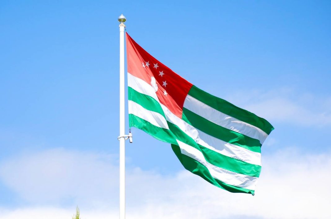 Президентская гонка продолжается: второй тур выборов в Абхазии назначен на 1 марта, но есть одна деталь