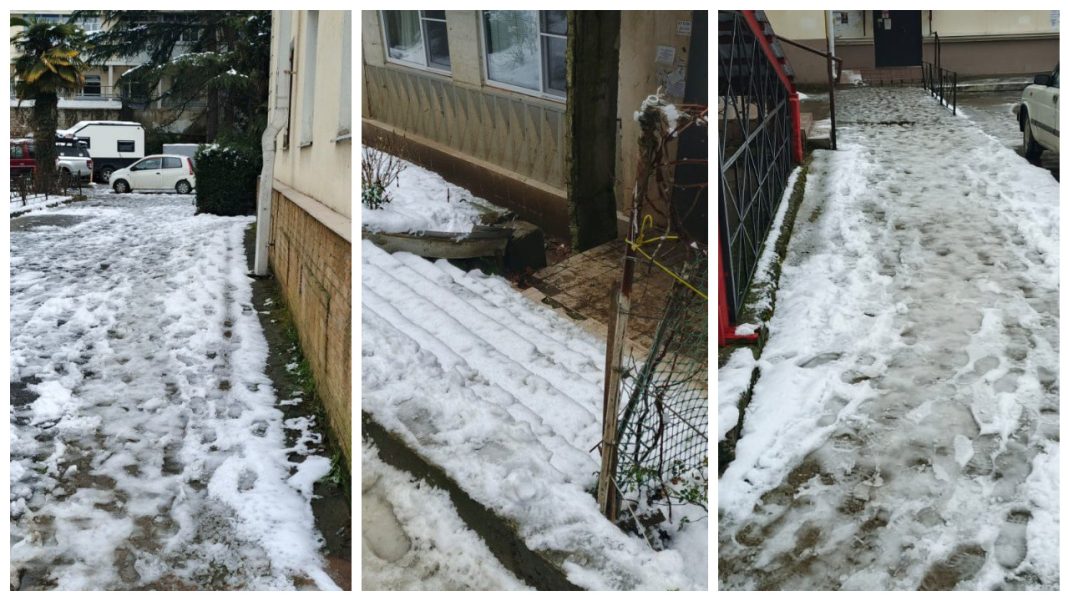 Неубранный снег и сосульки: еще 10 УК привлекли к ответственности в Сочи за плохую уборку