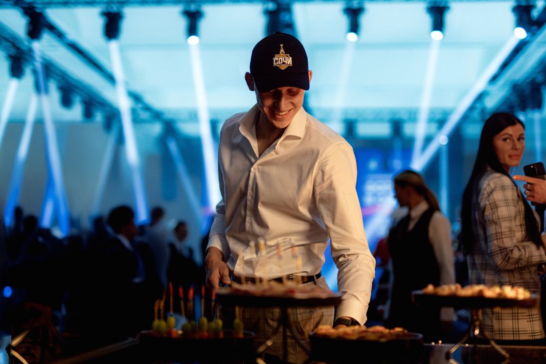 Со льда на съемки: оформивший пента-трик игрок ХК «Сочи» сыграл в сериале «Мажор»