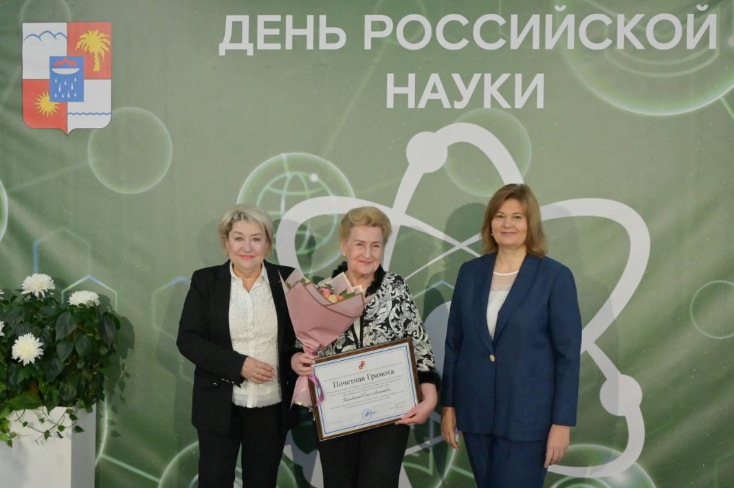 Выдающихся ученых наградили в Сочи в День российской науки