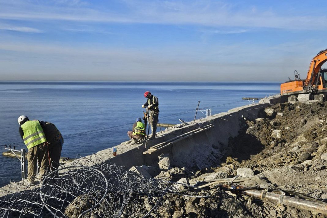 Дорожники завершили буровые работы на оползневом участке трассы в Сочи
