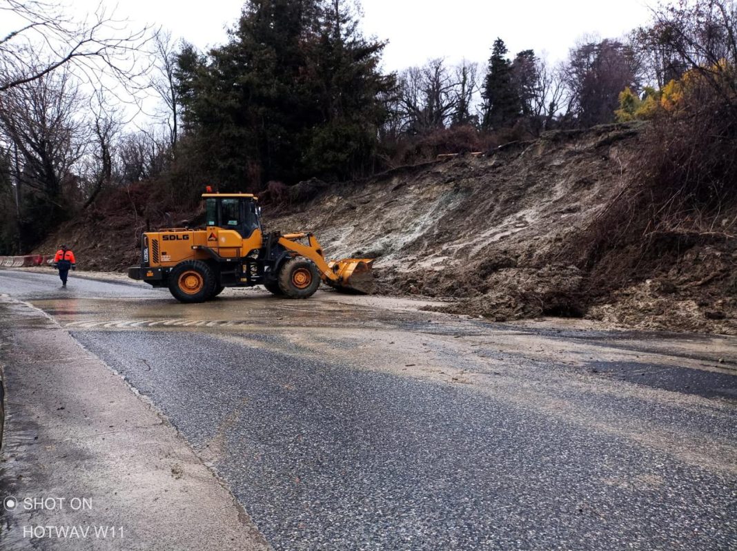Повторный сход грунта произошел на трассе «Джугба-Сочи»