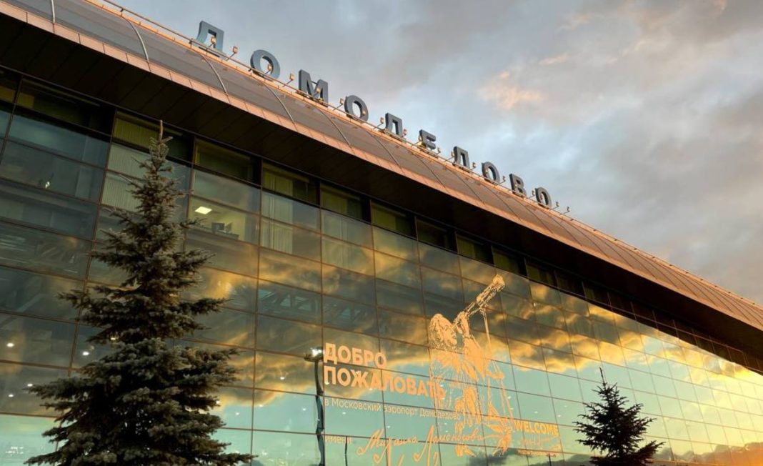 Рейс Москва — Сочи экстренно вернулся в Домодедово из-за неисправности