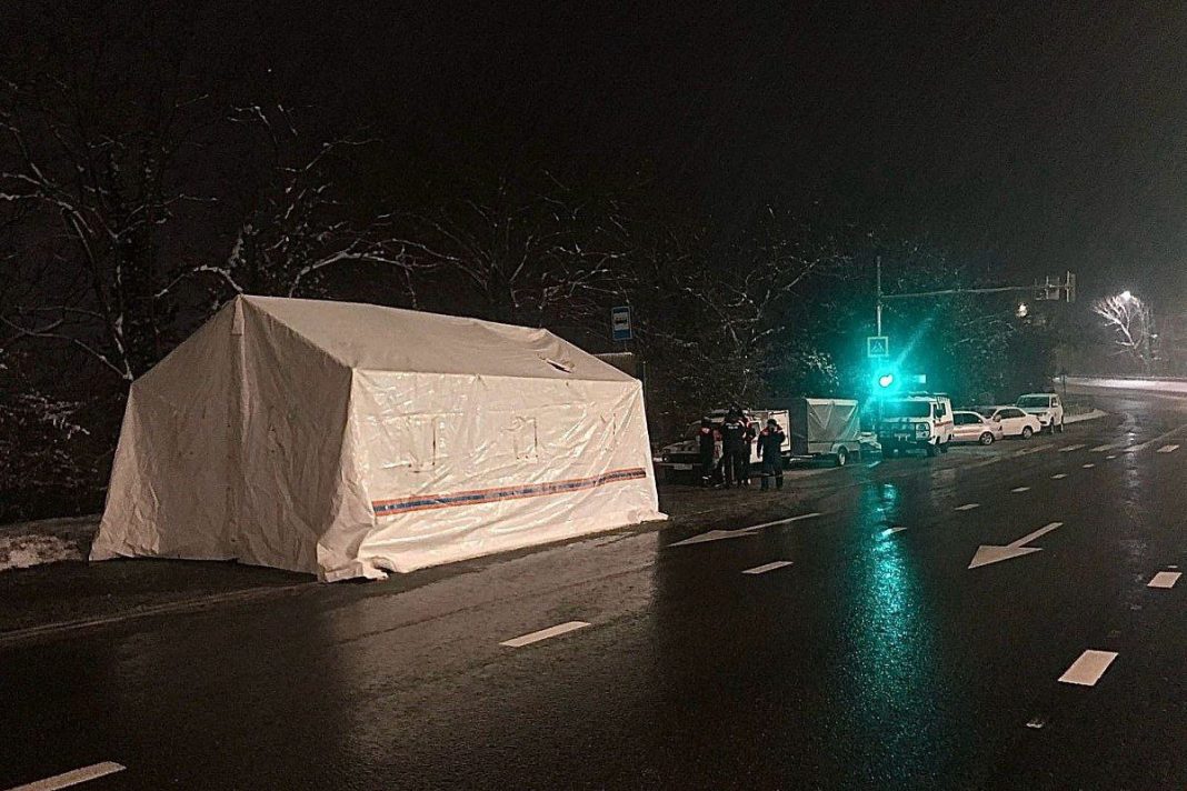 Мобильный пункт обогрева для водителей открыт в Лазаревском районе, еще 7 работают в придорожных кафе