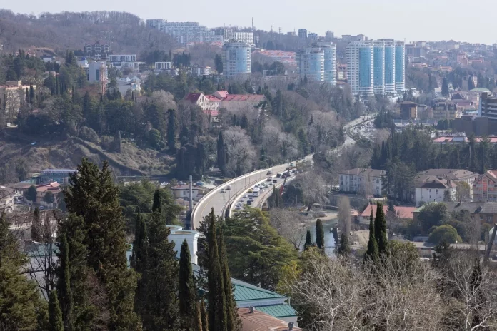 Дорожники начали бетонировать основания мостов и эстакад на обходе Адлера