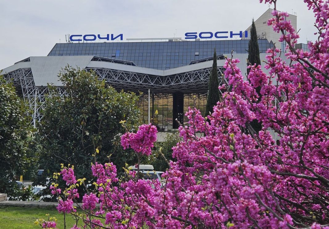 Аэропорт Сочи усиливает работу для стабильного расписания рейсов