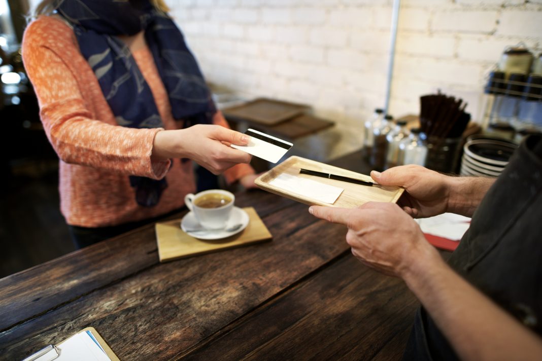 Жители ЮФО реже других расплачиваются кредитными картами