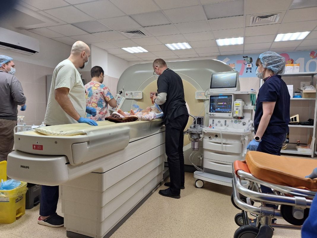 Мальчик с разорванным хаски лицом из Сочи впервые посмотрел на себя в отражении