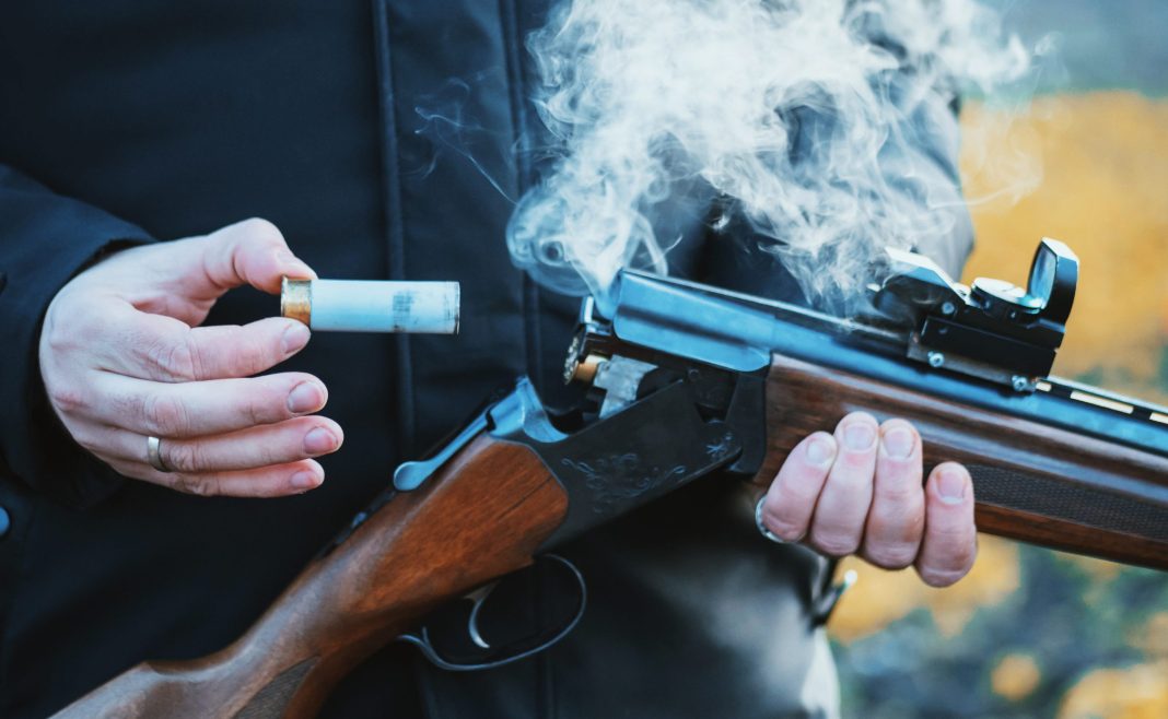 Расстрелял женщину и чуть не убил мужчину: СКР расследует кровавое преступление в Дагомысе