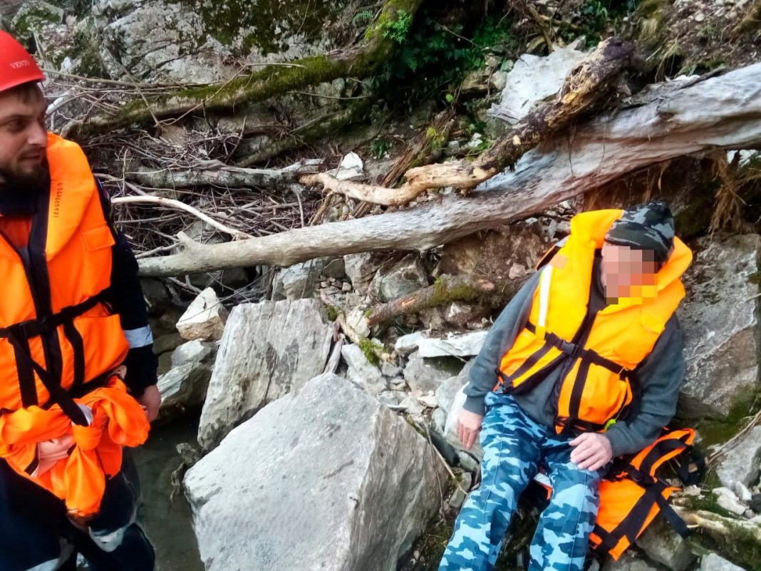 Пожилой сочинец решил перейти реку Мзымта вброд, но его унесло течением