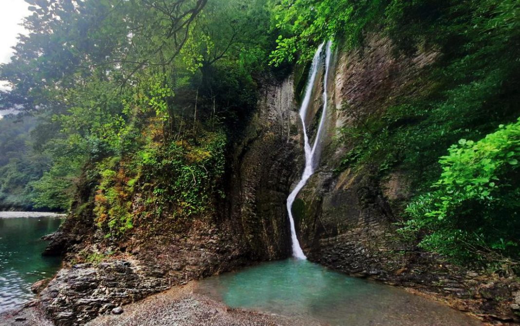 Суд обязал Сочинский нацпарк убрать КПП, мешающий проезду жителей Ореховки