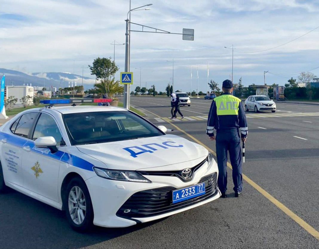 Водитель в Сириусе снова попался на пьяной езде и пытался скрыться от инспекторов