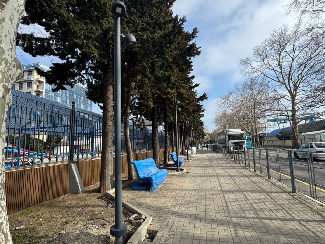 Бульвар Морская Звезда в Сочи получил новую мебель и освещение