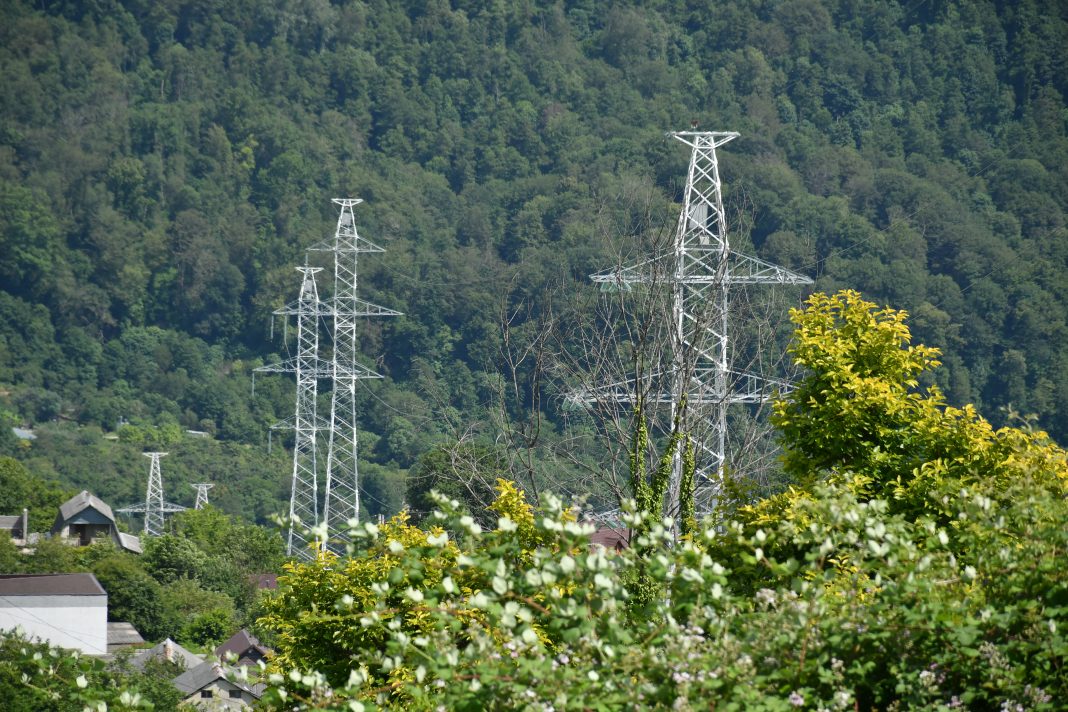 Энергетики Сочи предупредили о срочных работах: где отключат свет 26 июля