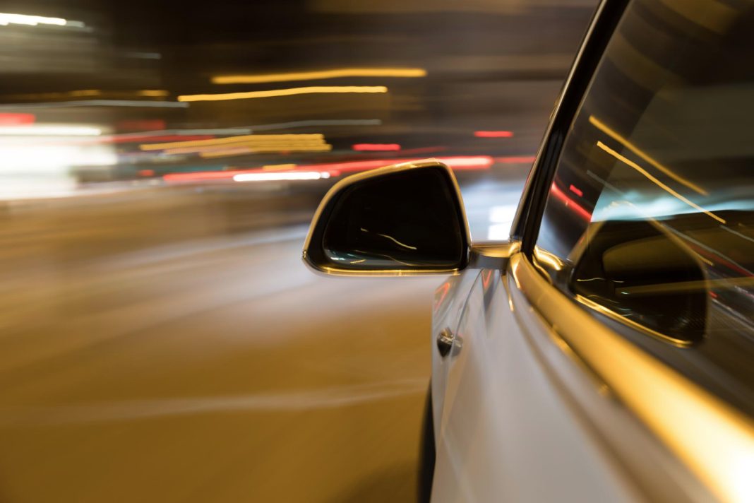 Лишенный прав водитель «Мерседес» без ОСАГО попался ГАИ после выезда на встречку в Сириусе