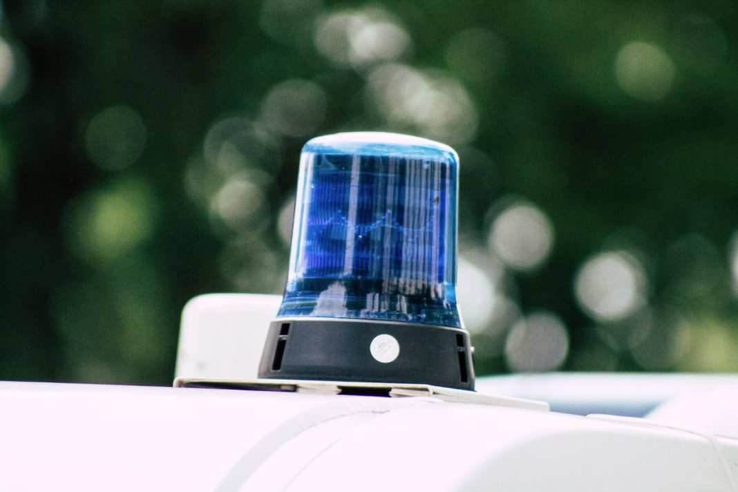 В Абхазии машина на скорости снесла остановку: погибла женщина, пятеро в больнице