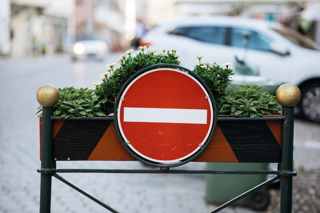 В Сочи изменят движение транспорта из-за подготовки ко Дню Победы: список перекрытых участков