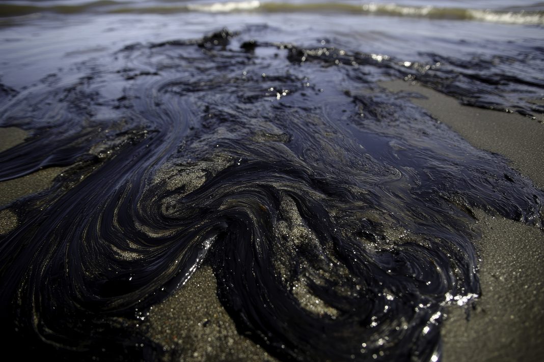 85 млрд рублей хотят взыскать с владельцев затонувших в Черном море нефтетанкеров