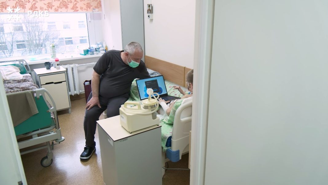 «Больно, но терпимо»: оставшийся без лица после нападения собак ребёнок из Сочи впервые заговорил