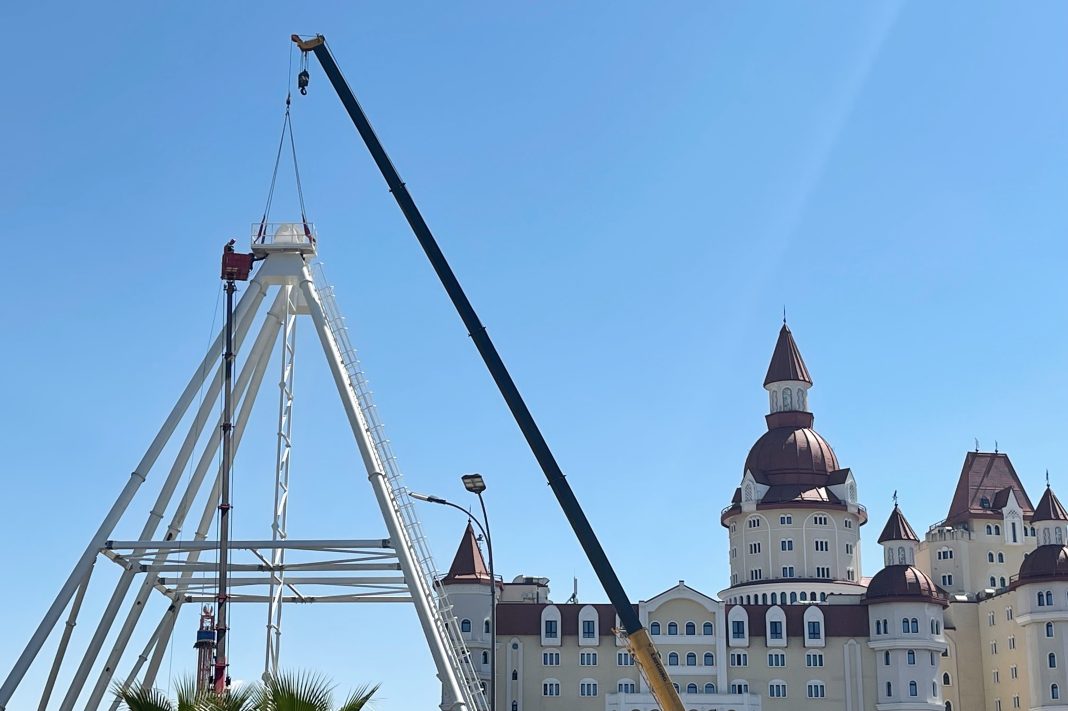 АО «Сочи-Парк» приступил к монтажу колеса обозрения