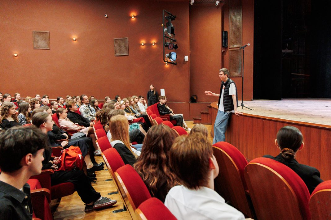 МТС и ГИТИС упростили путь в театральный вуз для выпускников Кубани