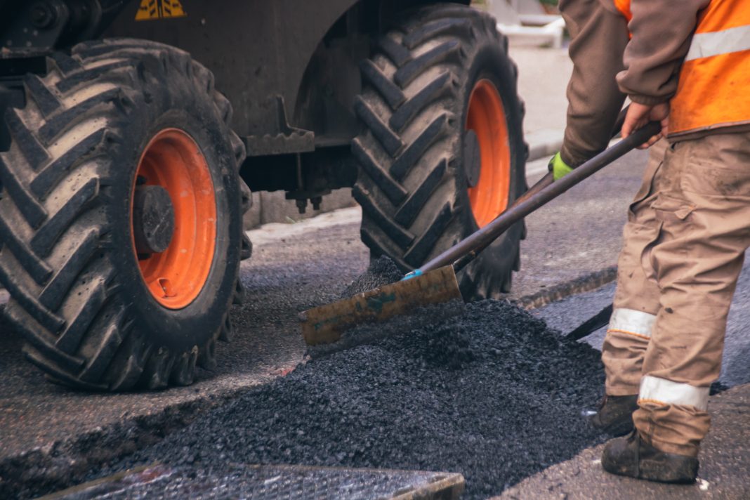 Участок дороги в Адлере перекроют на 30 дней из-за ремонта: он начнется 11 апреля