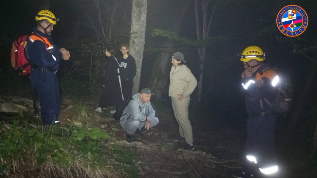 Группа туристов из Курска и Москвы потерялись у слияния Агуры и Агурчика