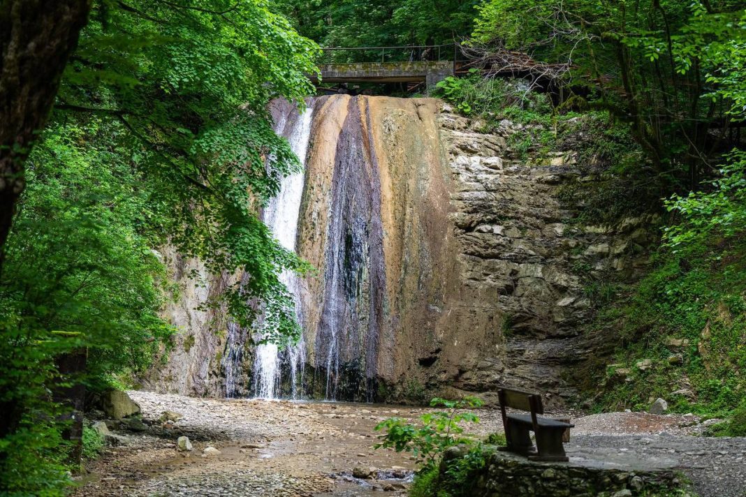 Не считая стоимости ски-пасса: вход в горный кластер Сочи станет платным с 1 мая