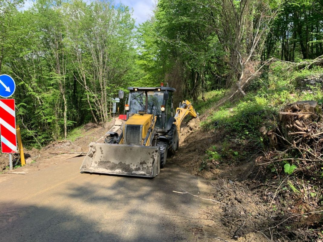 Рабочие восстановили аварийный участок по переулку Васильковому в селе Веселое